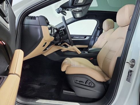 Certified 2026 Porsche Cayenne Coupe AWD/4WD image 5