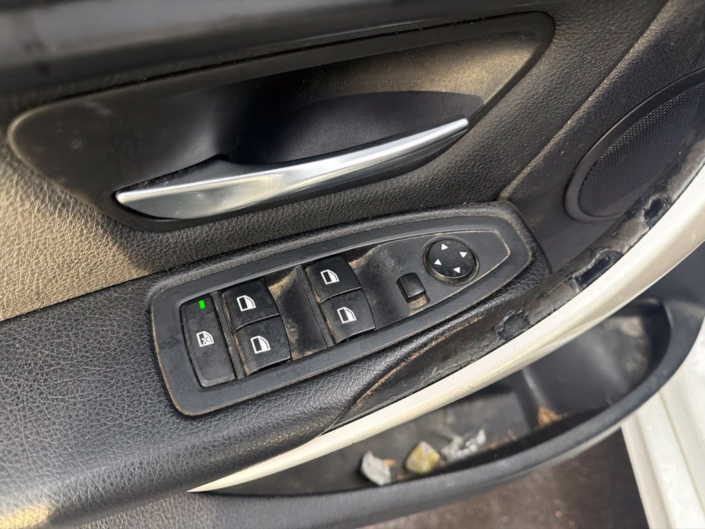 Used 2014 BMW 320i Sedan RWD image 10