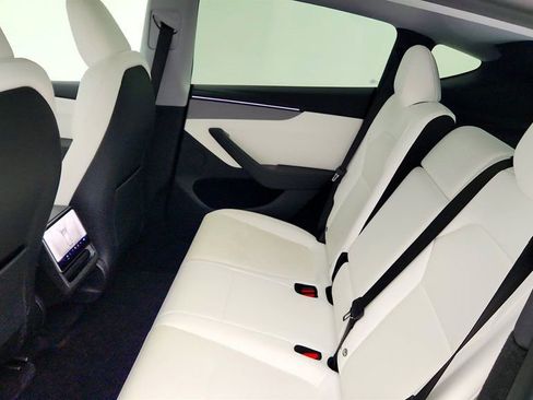 Used 2026 Tesla Model Y 2WD image 24