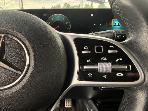 Used 2021 Mercedes-Benz GLB 250 4MATIC image 24
