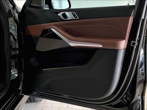 Used 2021 BMW X5 xDrive40i w/ M Sport Package image 27