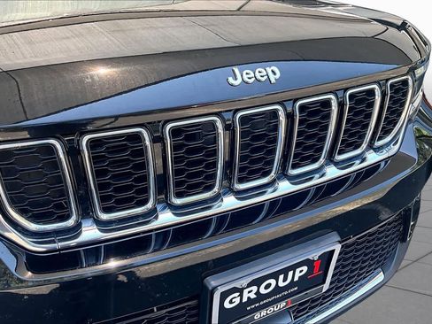 Used 2022 Jeep Grand Cherokee Limited RWD image 32