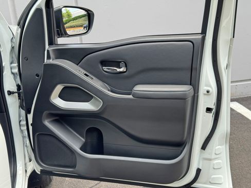 Used 2022 Nissan Frontier SV RWD image 37