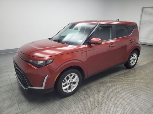 Used 2023 Kia Soul LX w/ Option Group 015 FWD image 2