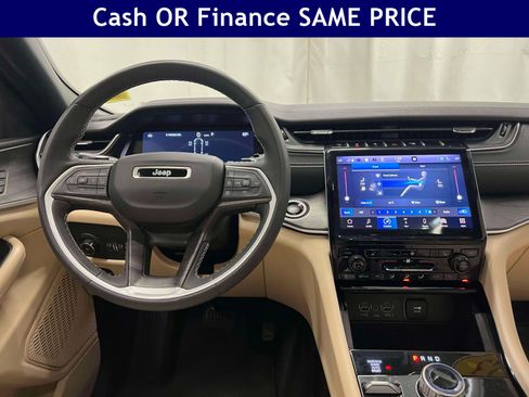 Used 2023 Jeep Grand Cherokee L Limited AWD/4WD image 13