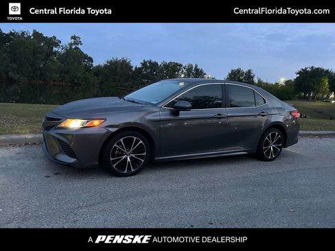Used 2019 Toyota Camry SE image 1