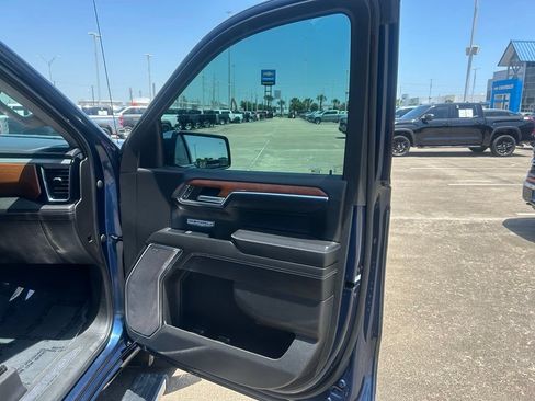 Used 2023 GMC Sierra 1500 Denali w/ Denali Reserve Package AWD/4WD image 11