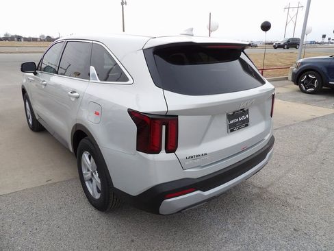 New 2026 Kia Sorento LX image 9