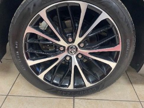 Used 2020 Toyota Camry SE w/ Sunroof Package image 35