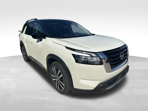 Used 2024 Nissan Pathfinder Platinum AWD/4WD image 4