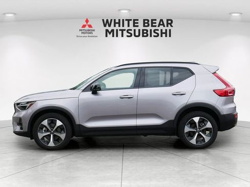Used 2026 Volvo XC40 B5 Plus AWD/4WD image 3