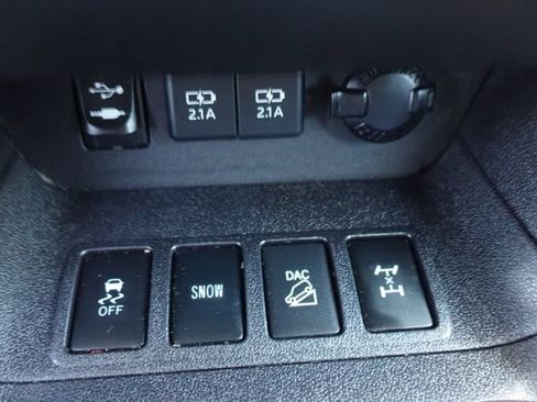 Used 2019 Toyota Highlander XLE AWD/4WD image 24