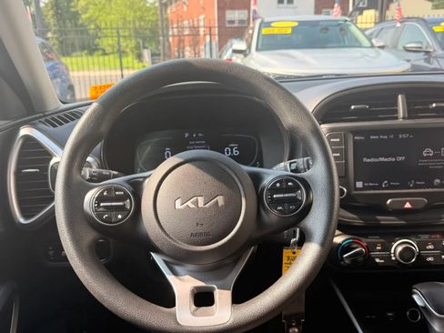 Used 2024 Kia Soul LX w/ Option Group 015 FWD image 18