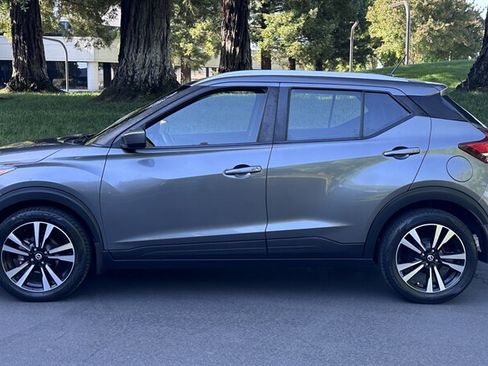Used 2018 Nissan Kicks SV FWD image 6