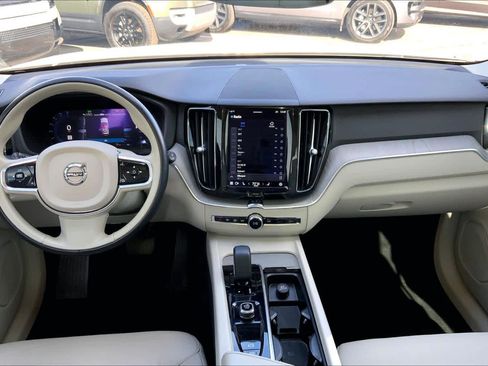 Used 2023 Volvo XC60 B5 Plus image 14
