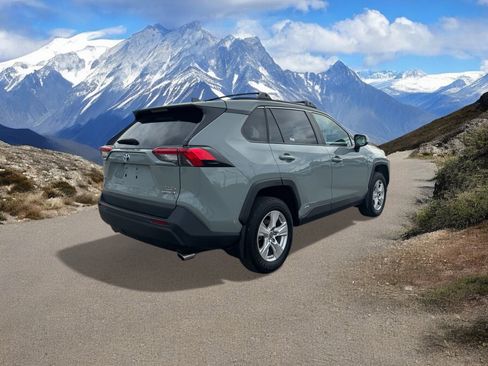 Used 2021 Toyota RAV4 XLE image 5