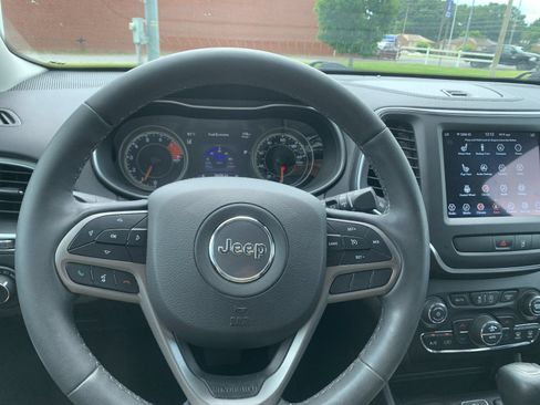 Used 2022 Jeep Cherokee Latitude Lux FWD image 18