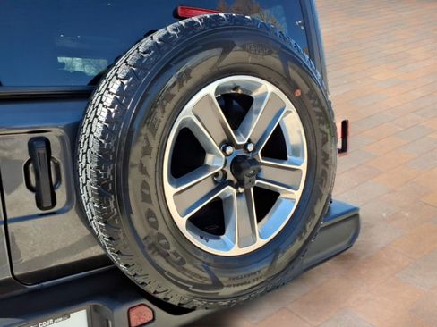 Used 2021 Jeep Wrangler Unlimited Sahara AWD/4WD image 30