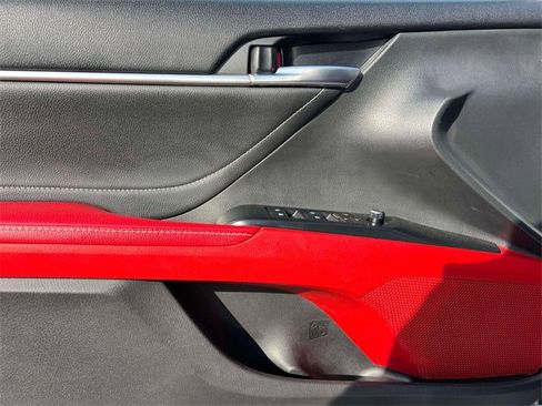 Used 2018 Toyota Camry XSE image 16