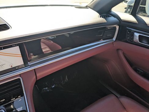Used 2018 Porsche Panamera 4 image 4