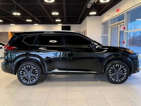 Used 2025 Nissan Rogue Platinum image 15