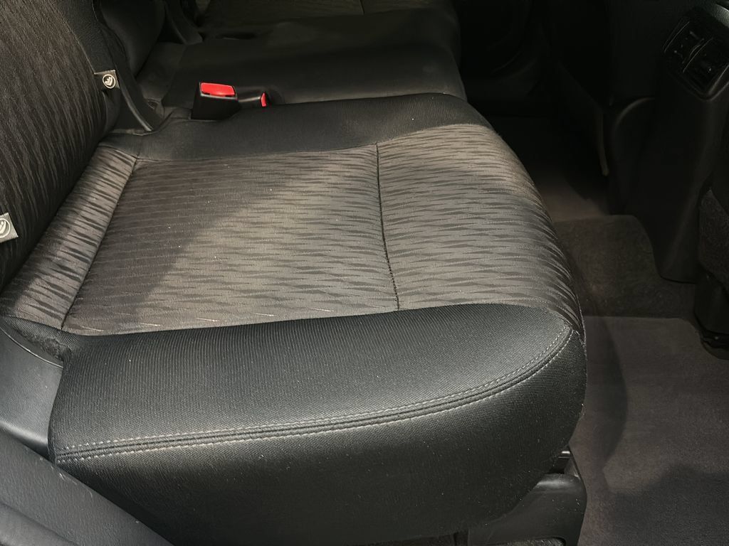 Used 2018 Nissan Rogue SV AWD/4WD image 16