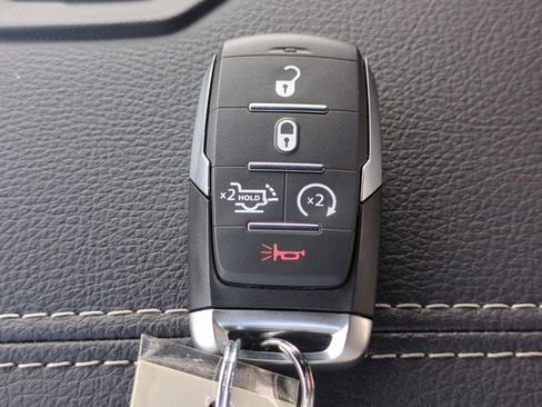 New 2026 RAM 3500 Laramie AWD/4WD image 31