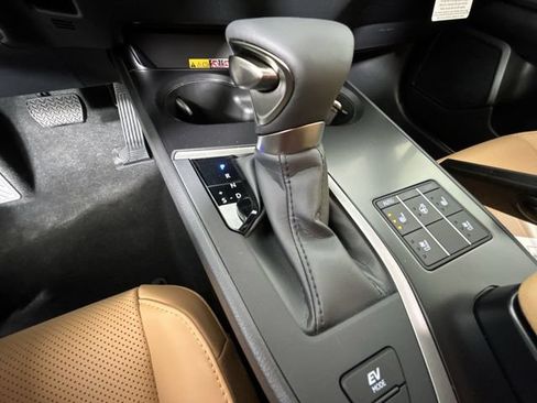 Used 2024 Lexus UX 250h AWD w/ Premium Package image 14