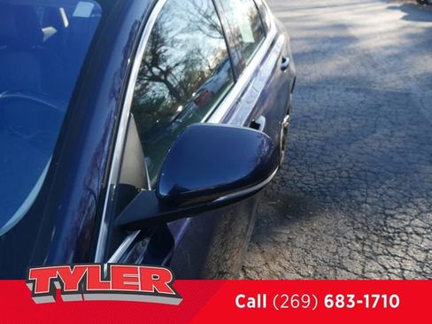 Used 2017 Jaguar XF Premium image 11