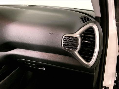 Certified 2025 Kia Soul LX w/ LX Technology Package FWD image 16