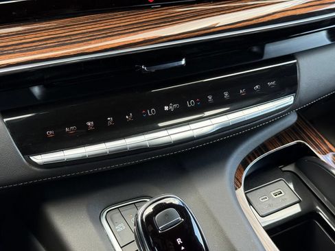 Certified 2024 Cadillac Escalade Premium Luxury w/ Performance Package AWD/4WD image 37