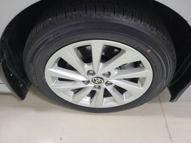 Used 2024 Toyota Camry LE w/ Convenience Package FWD image 33