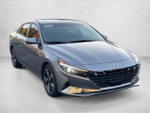 Used 2021 Hyundai Elantra Limited image 3