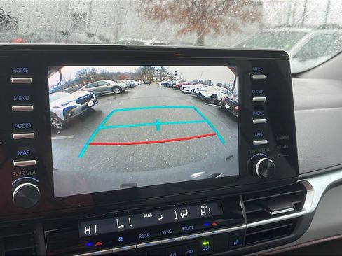 Used 2024 Toyota Sienna XLE image 20