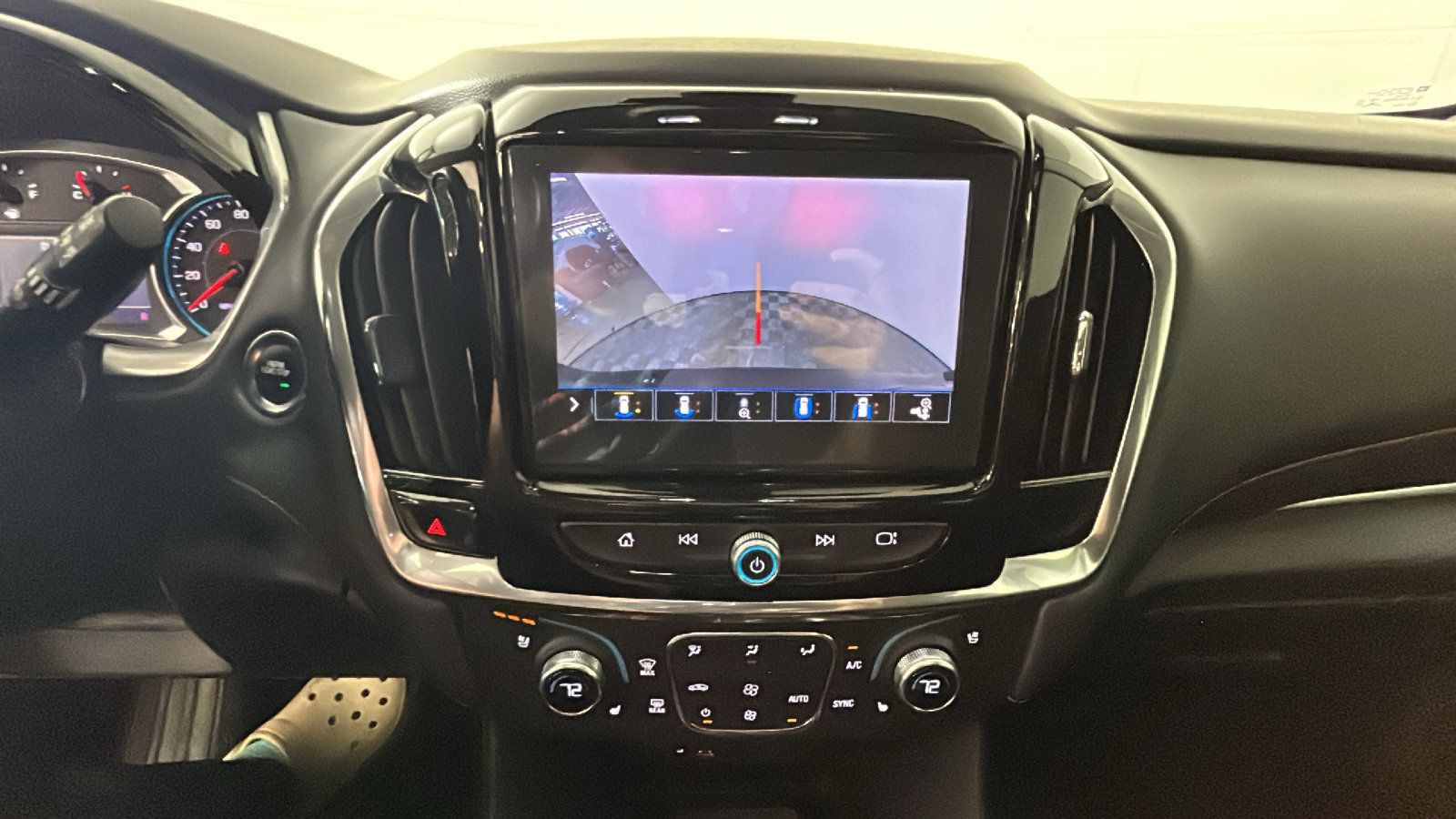 Used 2021 Chevrolet Traverse Premier w/ Redline Edition AWD/4WD image 27
