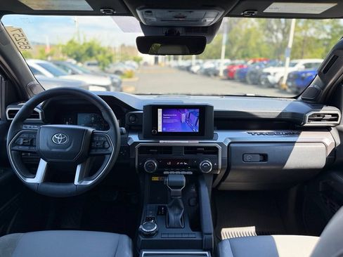 Certified 2025 Toyota Tacoma SR5 AWD/4WD image 22