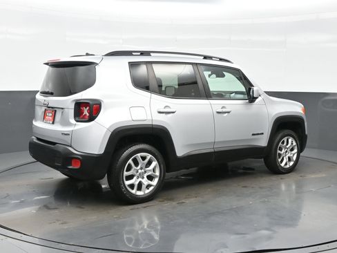 Used 2017 Jeep Renegade Latitude w/ Cold Weather Group AWD/4WD image 6