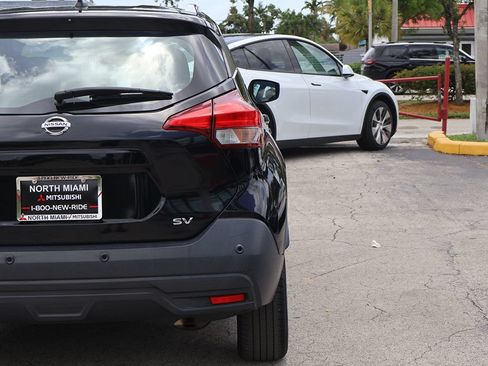 Used 2020 Nissan Kicks SV FWD image 13
