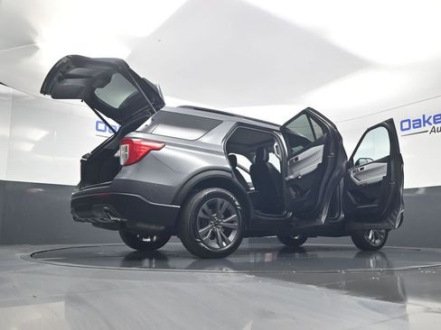 Used 2023 Ford Explorer XLT w/ Equipment Group 202A AWD/4WD image 63