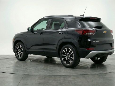 Used 2025 Chevrolet TrailBlazer LT FWD image 6