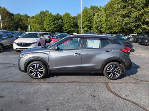 Used 2018 Nissan Kicks SV FWD image 4
