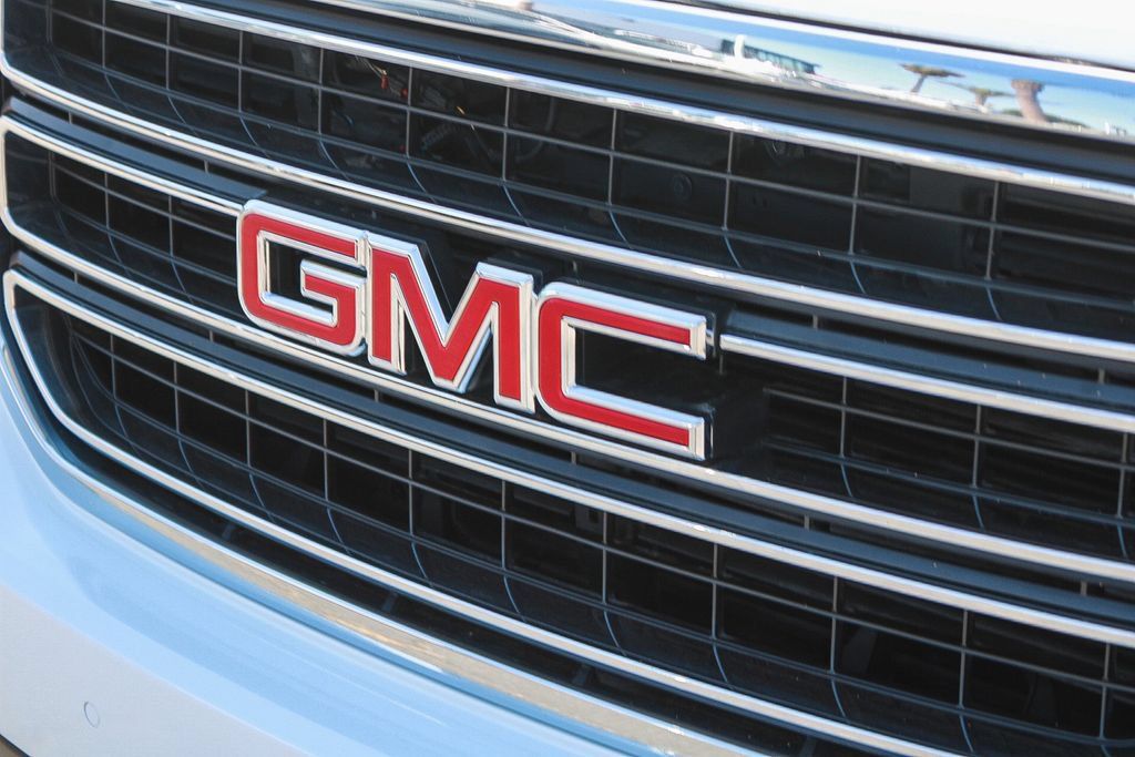 Used 2020 GMC Yukon SLE w/ SLE Value Package RWD image 9