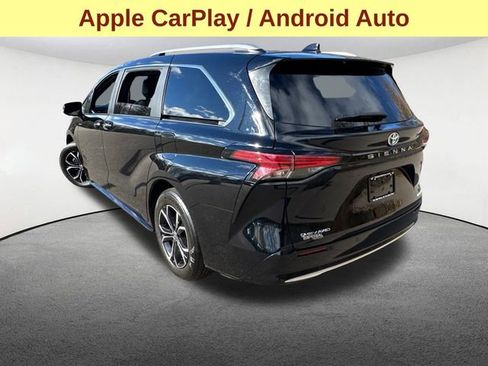 Used 2025 Toyota Sienna Platinum image 9