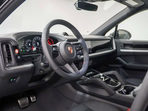 New 2026 Porsche Cayenne S image 4