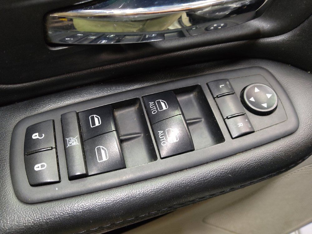 Used 2018 Dodge Grand Caravan SE FWD image 27