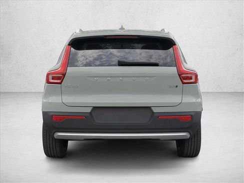 Used 2023 Volvo XC40 B5 Plus w/ Driver Assist Package AWD/4WD image 6
