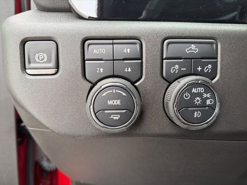 Used 2025 Chevrolet Silverado 1500 LT Trail Boss w/ Convenience Package II image 21