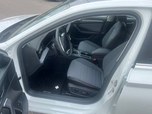 New 2026 Volkswagen Jetta SE FWD image 16
