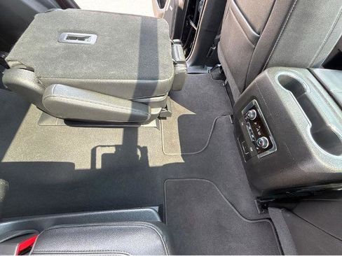 Used 2023 Chevrolet Tahoe Z71 w/ Luxury Package AWD/4WD image 8