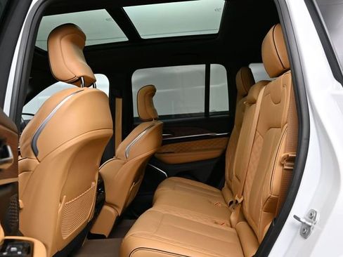 Used 2024 Jeep Grand Cherokee Summit image 25